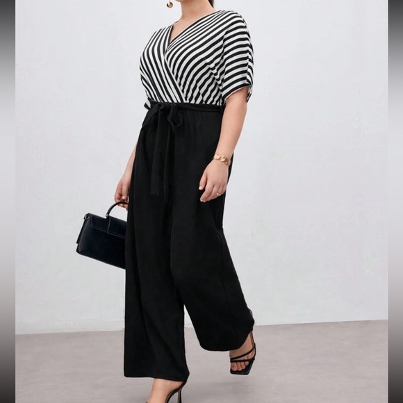 BloomChic Plus Size 2XL Black and White Striped Jumpsuit us18-20 - Picture 7 of 8